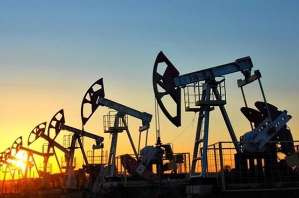 Цена на нефть скатилась вниз, долларовый фактор оказывает дакление Цена на нефть скатилась вниз, долларовый фактор оказывает дакление