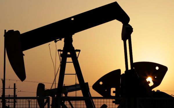 Курс нефти поддерживает рубль на фоне ослабления геополитических рисков Курс нефти поддерживает рубль на фоне ослабления геополитических рисков