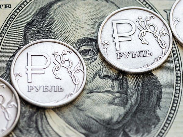 Рубль теряет позиции на фоне оттока средств с развивающихся рынков Рубль теряет позиции на фоне оттока средств с развивающихся рынков