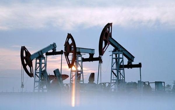 Цена на нефть не впечатлилась рекордами добычи в США Цена на нефть не впечатлилась рекордами добычи в США
