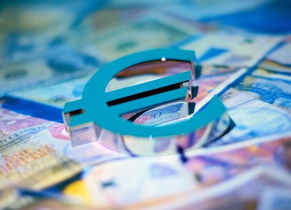 Доллар задает тон европейским валютам Доллар задает тон европейским валютам