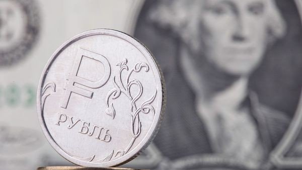 Рубль настроен на падение Рубль настроен на падение