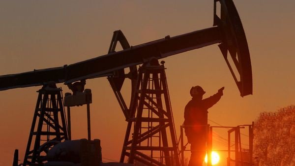 Курс нефти растет из-за атак в Красном море Курс нефти растет из-за атак в Красном море