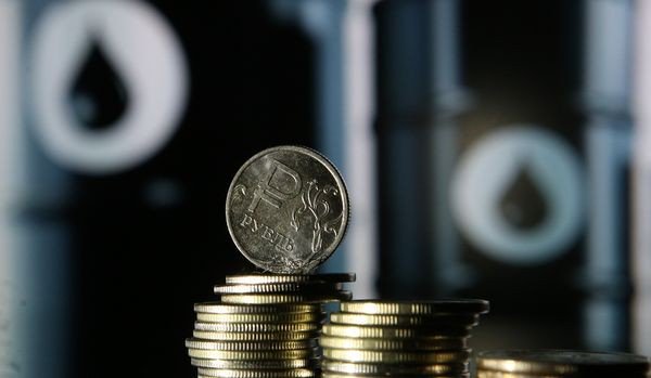 Нефть и рубль снижаются второй день подряд Нефть и рубль снижаются второй день подряд