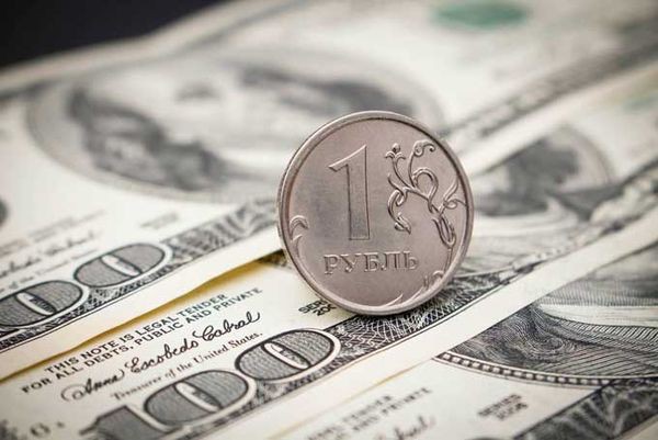 Доллар может начать рост против рубля в любой момент Доллар может начать рост против рубля в любой момент