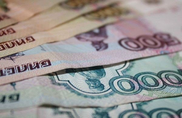 Рубль достиг месячных максимумов против доллара, нефть под давлением Рубль достиг месячных максимумов против доллара, нефть под давлением