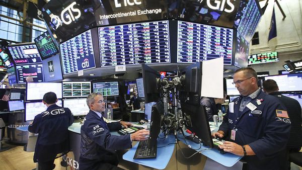 Фондовые рынки под давлением торговых войн США и Китая Фондовые рынки под давлением торговых войн США и Китая