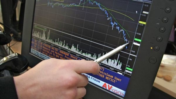 Рынок акций РФ остается во власти продавцов и негатива Рынок акций РФ остается во власти продавцов и негатива