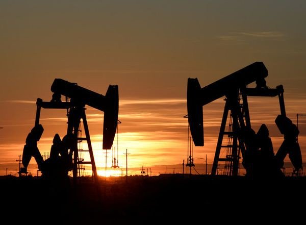 Нефть под давлением рисков замедления мировой экономики Нефть под давлением рисков замедления мировой экономики