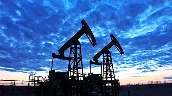 Цена на нефть пытается вернуться на $62 за баррель Цена на нефть пытается вернуться на $62 за баррель