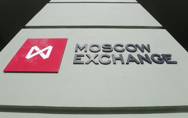 Россияне отнесли на МосБиржу триллион рублей сбережений Россияне отнесли на МосБиржу триллион рублей сбережений