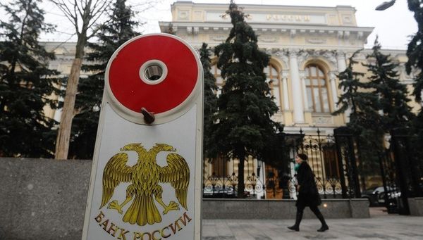 Рубль: Заседание Центробанка РФ останавливает покупателей Рубль: Заседание Центробанка РФ останавливает покупателей