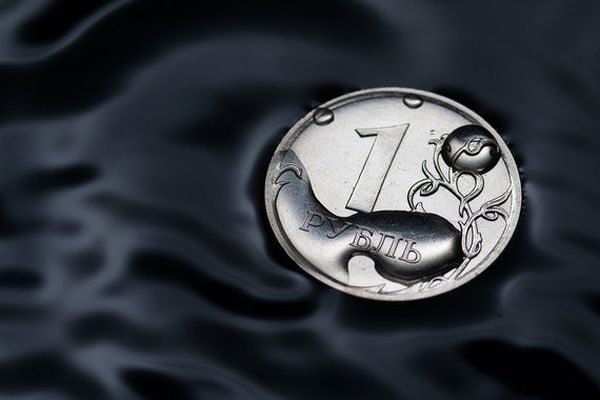 Слабая нефть и заявления Болтона надавили на курс рубля Слабая нефть и заявления Болтона надавили на курс рубля