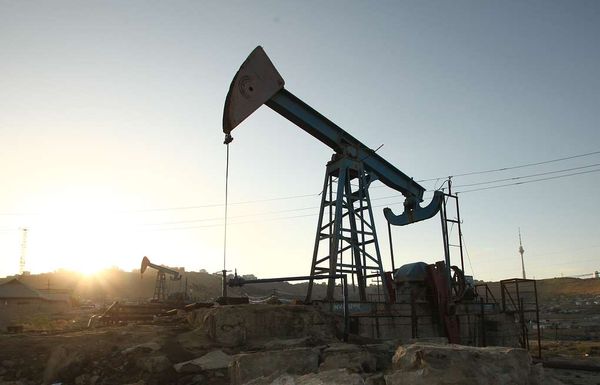 Цена нефти отступает от максимумов к отметке 67 долларов за баррель Цена нефти отступает от максимумов к отметке 67 долларов за баррель