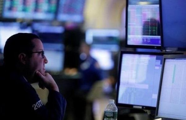 Фондовые рынки потеряли более 2.5% на страхах новой рецессии в США Фондовые рынки потеряли более 2.5% на страхах новой рецессии в США
