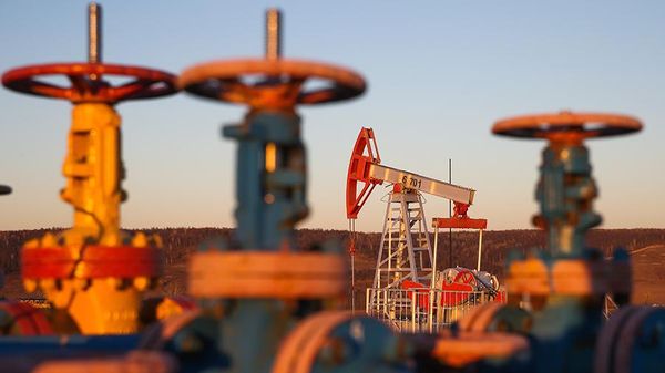 Цена нефти падает на 0.85% ожидая поддержки стран ОПЕК+ Цена нефти падает на 0.85% ожидая поддержки стран ОПЕК+