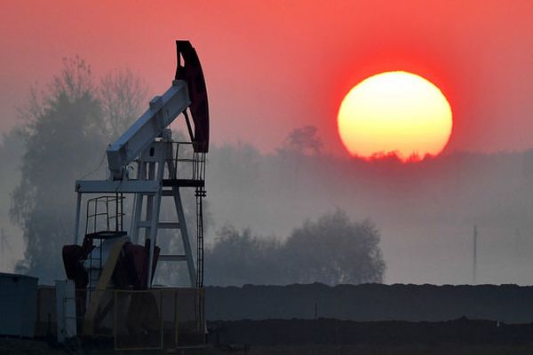 Цена нефти: Ближневосточные проблемы подталкивают баррель к $74 Цена нефти: Ближневосточные проблемы подталкивают баррель к $74