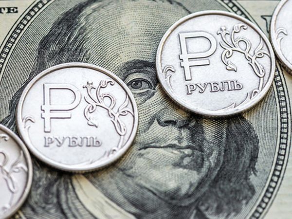 Курс рубля продолжает рост перед аукционом ОФЗ Курс рубля продолжает рост перед аукционом ОФЗ