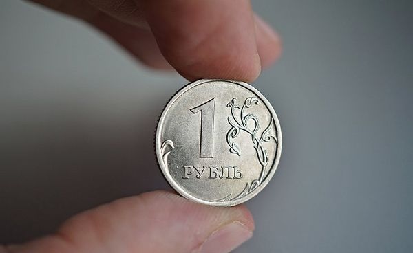 Курс рубля укрепляется вместе с рисковыми активами Курс рубля укрепляется вместе с рисковыми активами