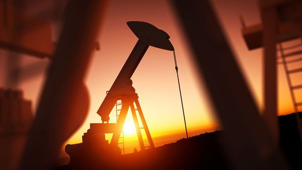 Цена нефти взлетела на 3.3% на ожиданиях дальнейших решений ФРС Цена нефти взлетела на 3.3% на ожиданиях дальнейших решений ФРС