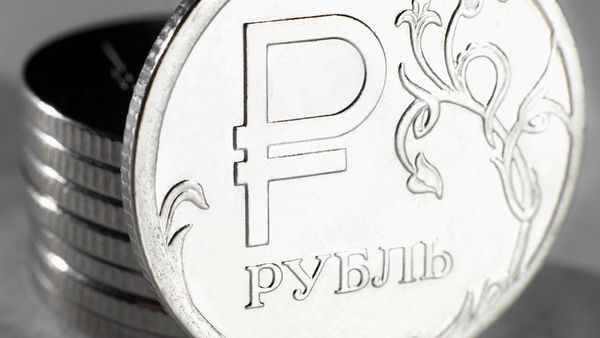 Рубль продолжает устанавливать новые антирекорды Рубль продолжает устанавливать новые антирекорды