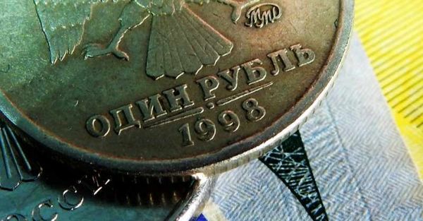 Рубль обвалился до 66 за доллар под натиском мировых рынков Рубль обвалился до 66 за доллар под натиском мировых рынков
