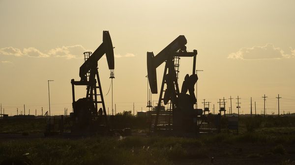 Курс барреля нефти Brent приближается к уровню 60 долларов Курс барреля нефти Brent приближается к уровню 60 долларов