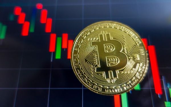 Курсы криптовалют падают, биткоин подешевел почти на 7% Курсы криптовалют падают, биткоин подешевел почти на 7%