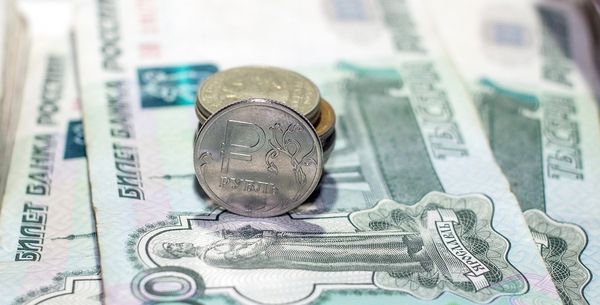 Рублю все сложнее удерживать позиции Рублю все сложнее удерживать позиции