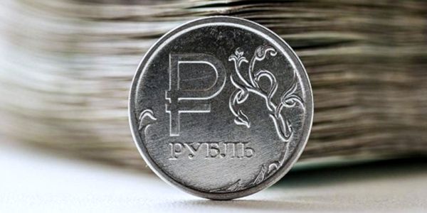 Рубль уступил евро на межбанке, но остался стойким против доллара Рубль уступил евро на межбанке, но остался стойким против доллара