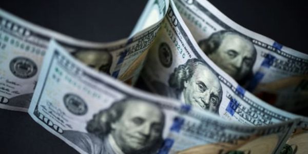Курс рубля безуспешно борется за рост против доллара Курс рубля безуспешно борется за рост против доллара