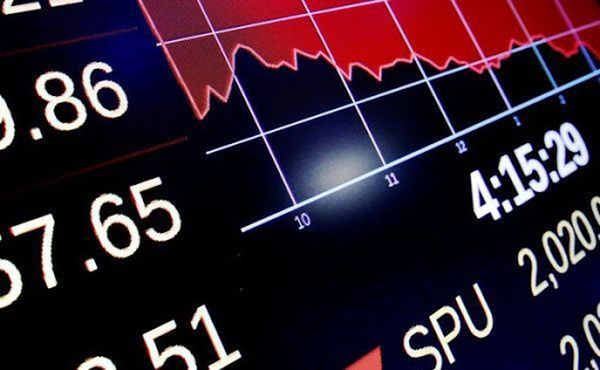 Фондовые рынки продолжают скатываться вниз на фоне слабеющей экономики Фондовые рынки продолжают скатываться вниз на фоне слабеющей экономики