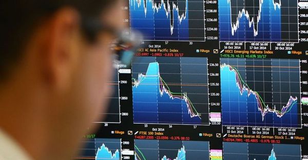 Нефть уронила рубль и повлияла на рост фондовых рынков Нефть уронила рубль и повлияла на рост фондовых рынков