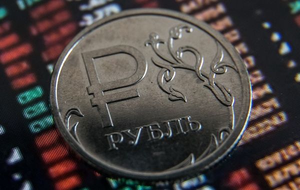 Рубль сегодня может упасть против основных валют Рубль сегодня может упасть против основных валют