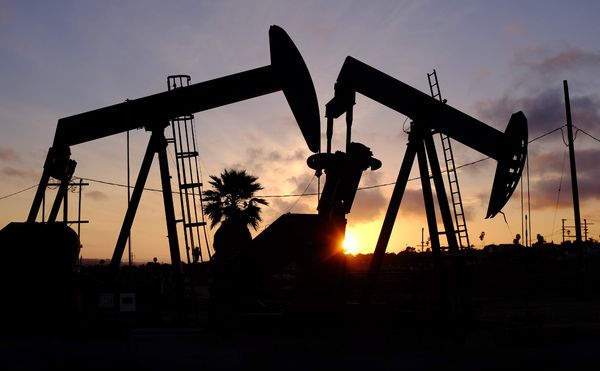 Курс нефти выше 45$ стал драйвером покупательской активности Курс нефти выше 45$ стал драйвером покупательской активности