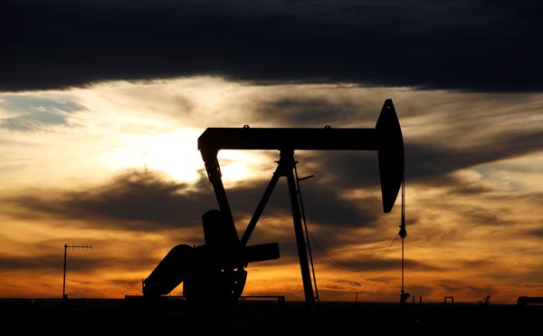 Курс нефти немного снизился но удержал отметку 40$ Курс нефти немного снизился но удержал отметку 40$