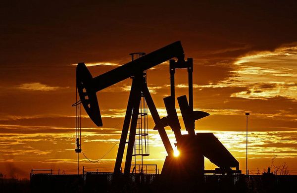 Курс нефти остается ниже $40 на опасениях за баланс мирового рынка Курс нефти остается ниже $40 на опасениях за баланс мирового рынка