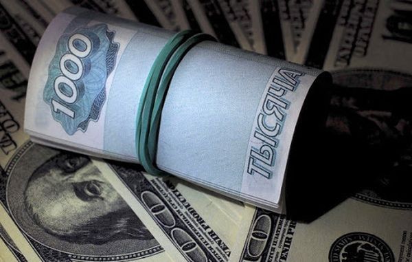 Курс рубля настроен на падение к отметке 80 за доллар в ближайшие дни Курс рубля настроен на падение к отметке 80 за доллар в ближайшие дни