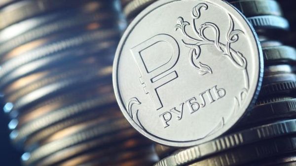 Курс рубля падает к доллару и фунту в пределах 0.3% Курс рубля падает к доллару и фунту в пределах 0.3%