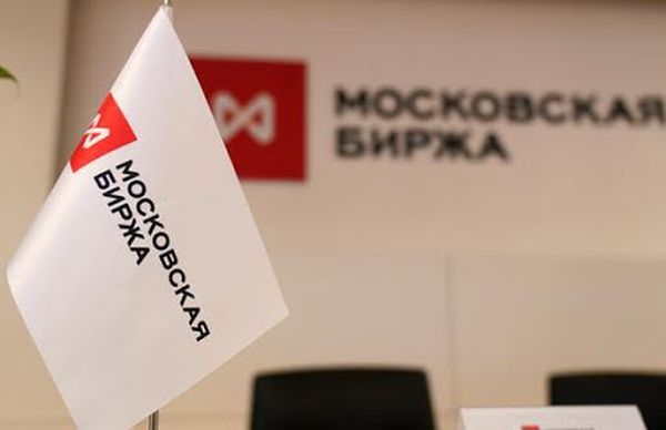 Российский рынок акций удерживает позиции под натиском негатива Российский рынок акций удерживает позиции под натиском негатива