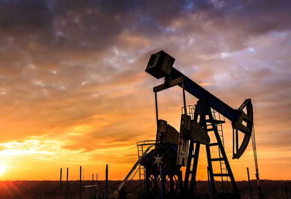 Курс нефти продолжает рост на сообщениях о вакцине против COVID-19 Курс нефти продолжает рост на сообщениях о вакцине против COVID-19