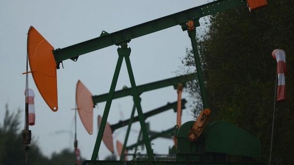 Курс нефти устойчив к внешнему негативу удерживаясь вблизи $49 Курс нефти устойчив к внешнему негативу удерживаясь вблизи $49