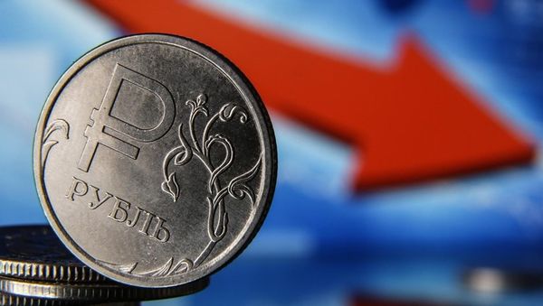 Рублю предрекли резкое падение из-за санкций и нефти Рублю предрекли резкое падение из-за санкций и нефти