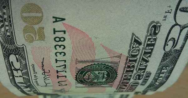 Оптимизм после инаугурации в США укрепил доллар Оптимизм после инаугурации в США укрепил доллар