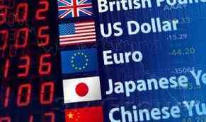 Давление на рубль оказывает ожидание новых санкций в отношении РФ