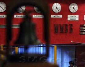 К середине дня российские индексы обвалились