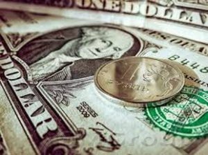 Рубль упорно игнорирует снижение цен на нефть