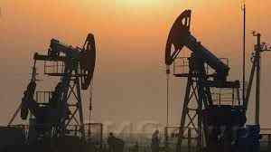 Цены на нефть упали, а ее запасы в США выросли