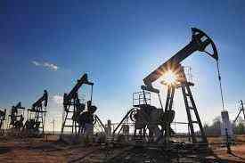 Фьючерсы на нефть просели, американский доллар вырос