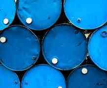 Избыточное предложение на рынках снижает стоимость нефти